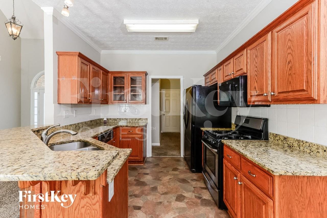 381 Glouchester Dr - Photo 6 of 15