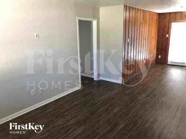 3105 Mckinney Dr - Photo 3 of 10