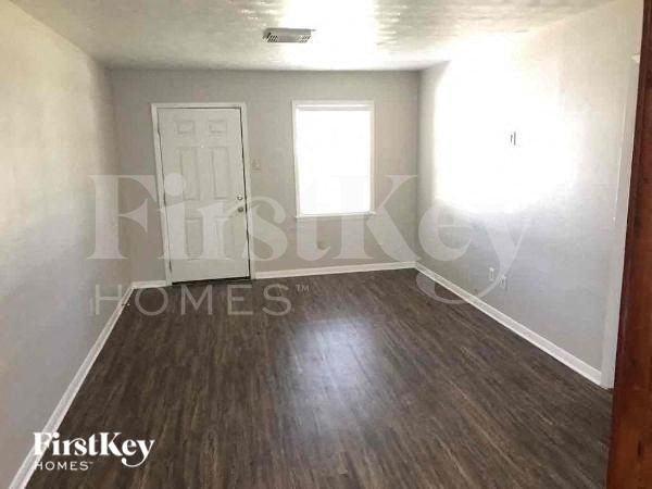 3105 Mckinney Dr - Photo 4 of 10