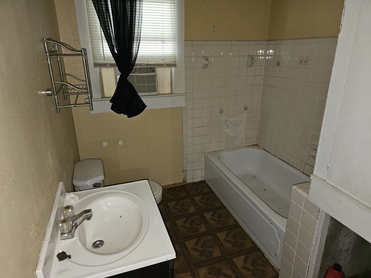 1505 Quevado St #1 - Photo 3 of 9