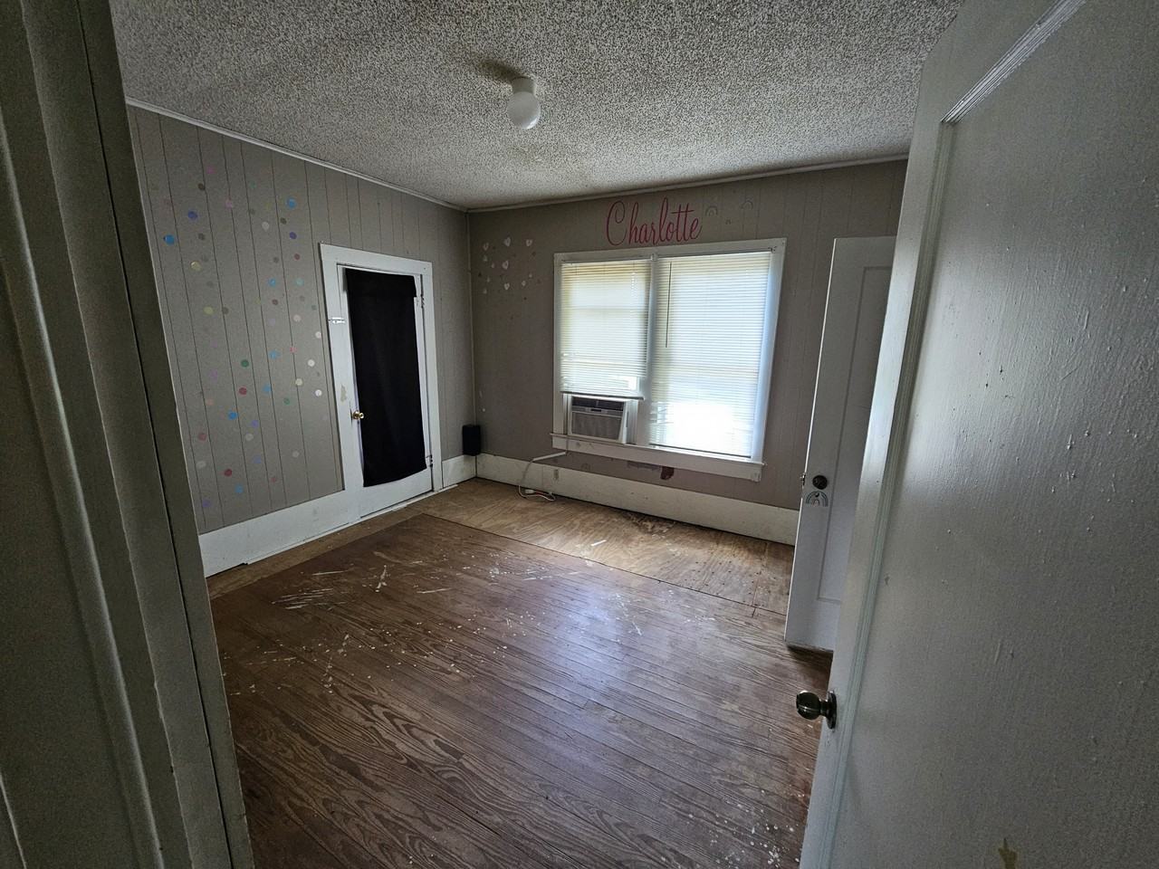 1505 Quevado St #1 - Photo 4 of 9