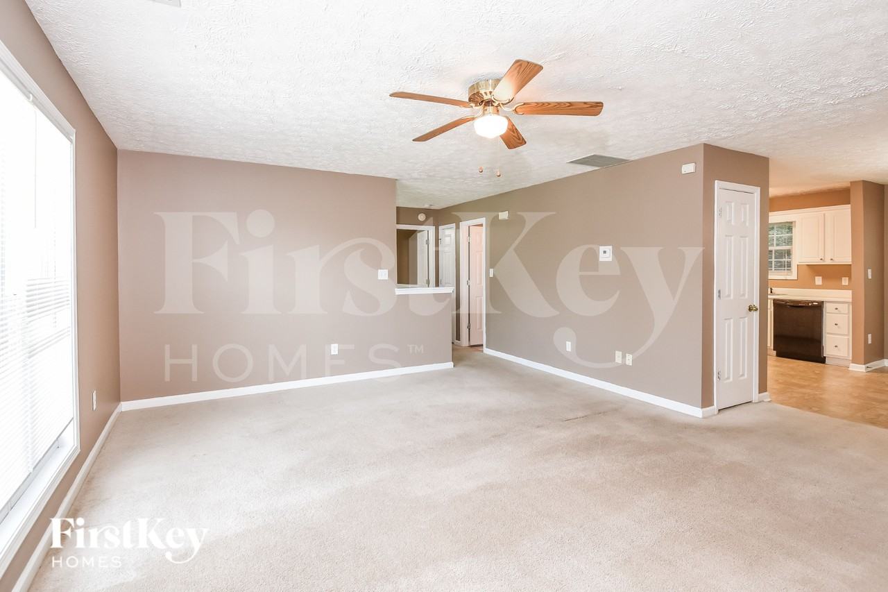 2248 Lake Ranch Ct - Photo 2 of 16
