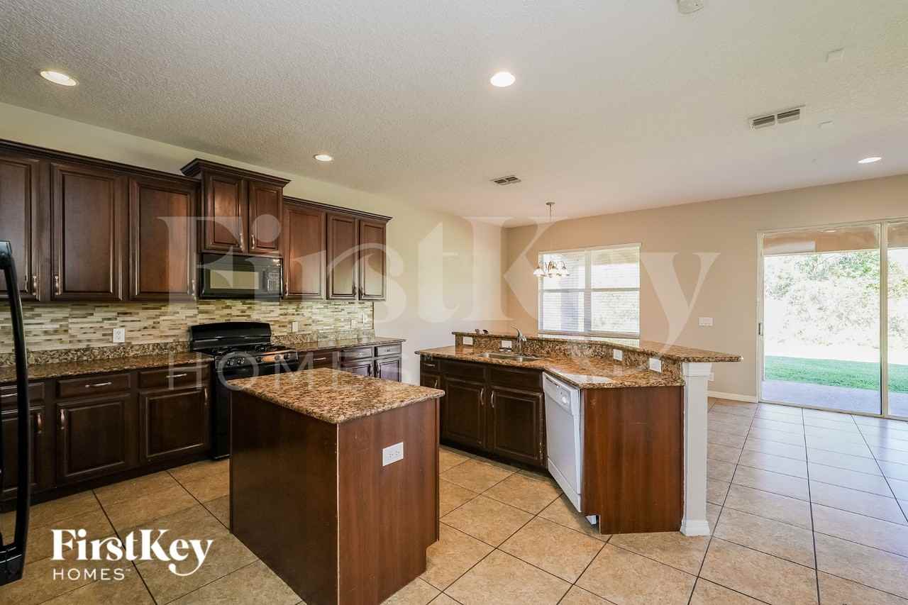 20618 Whitebud Ct - Photo 4 of 16
