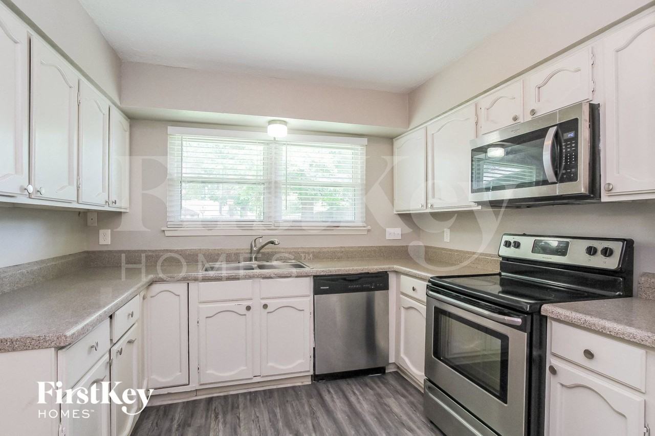 19718 Rackingham Pl - Photo 6 of 15