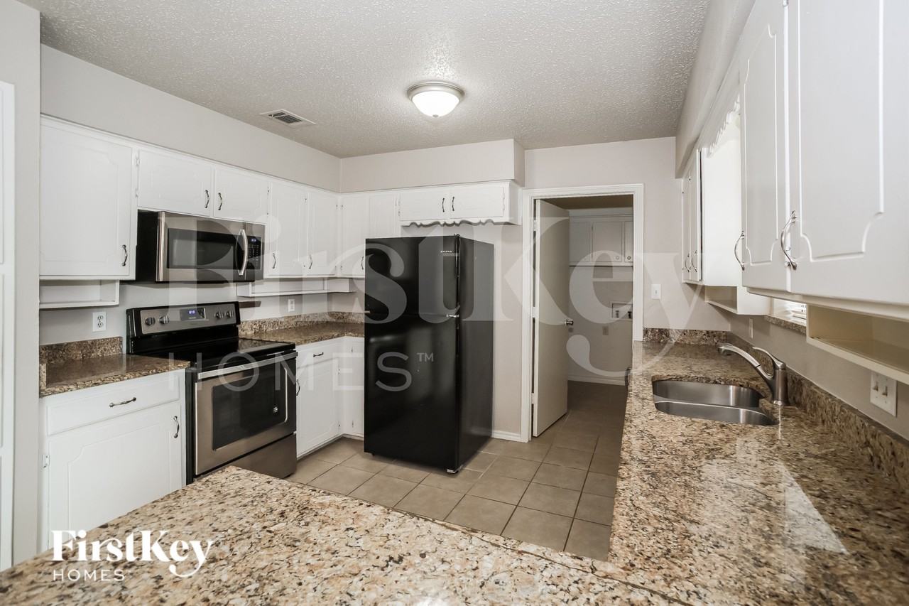 1841 College Pkwy - Photo 7 of 16