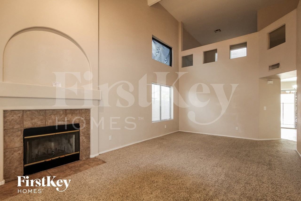 15886 W Statler St - Photo 3 of 15