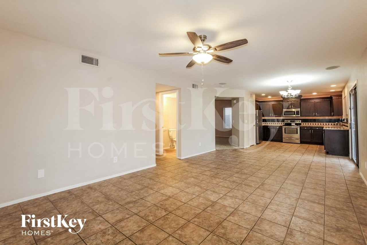15886 W Statler St - Photo 4 of 15