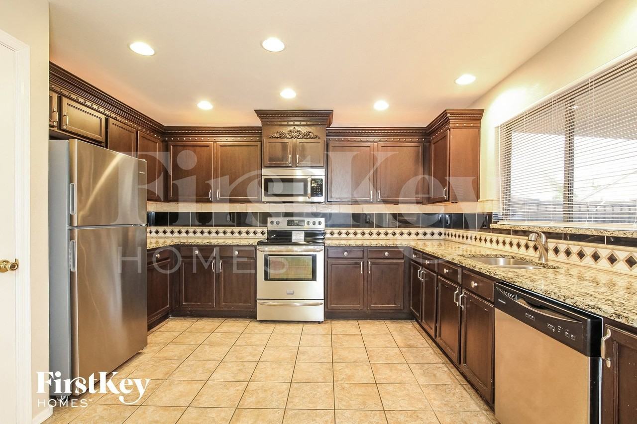 15886 W Statler St - Photo 5 of 15