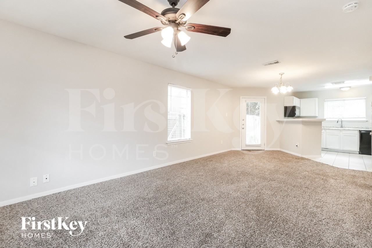 15613 Martineau St - Photo 3 of 16