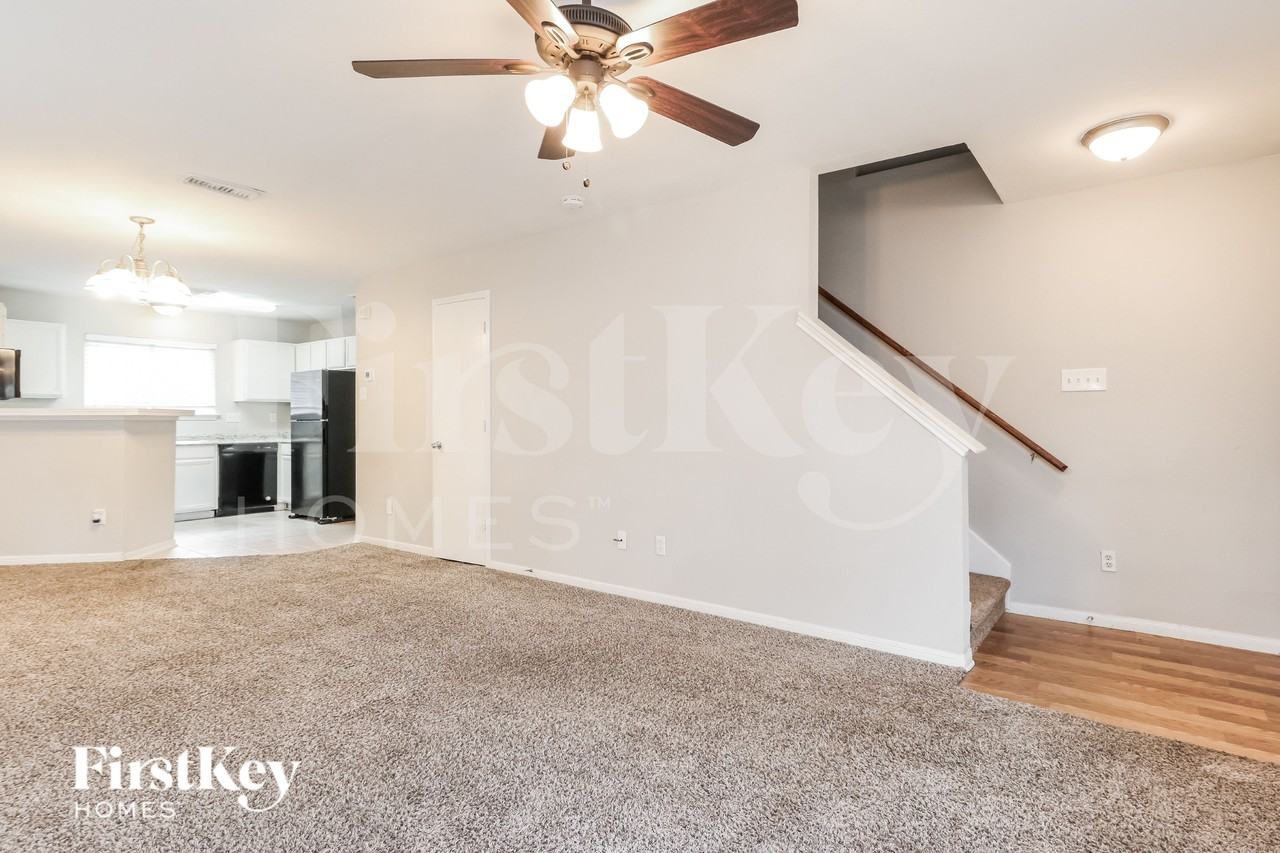 15613 Martineau St - Photo 4 of 16
