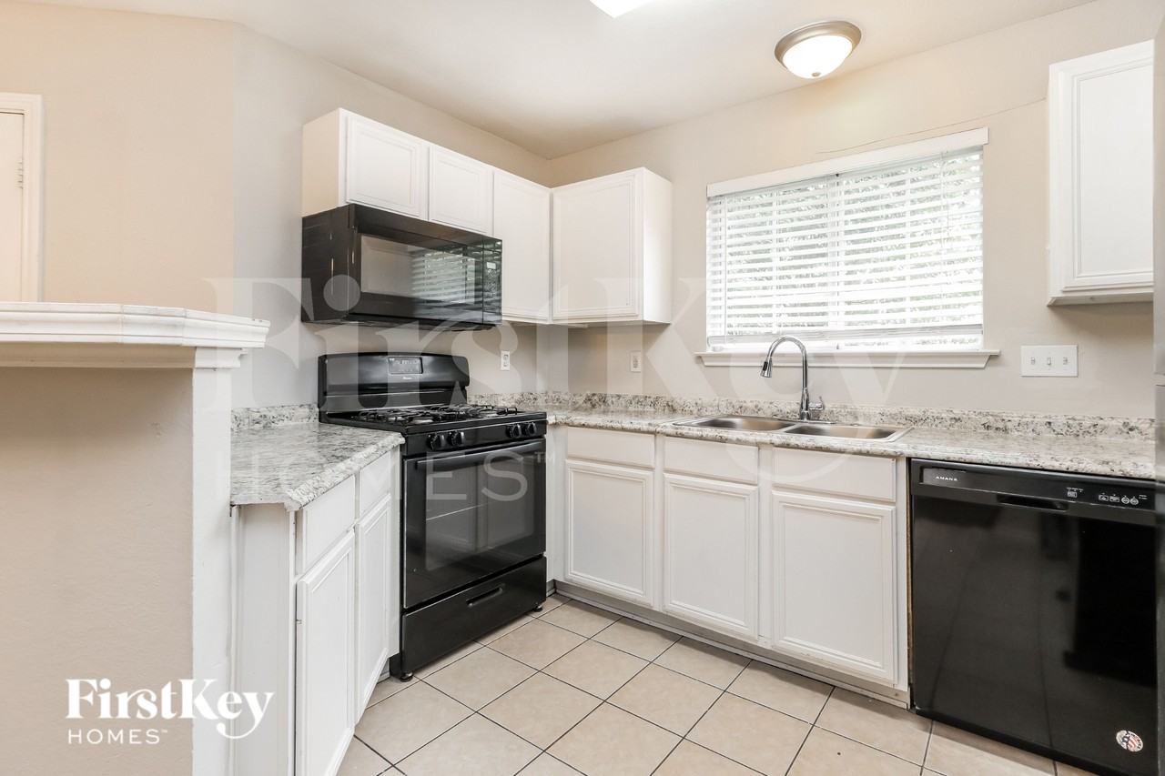 15613 Martineau St - Photo 6 of 16