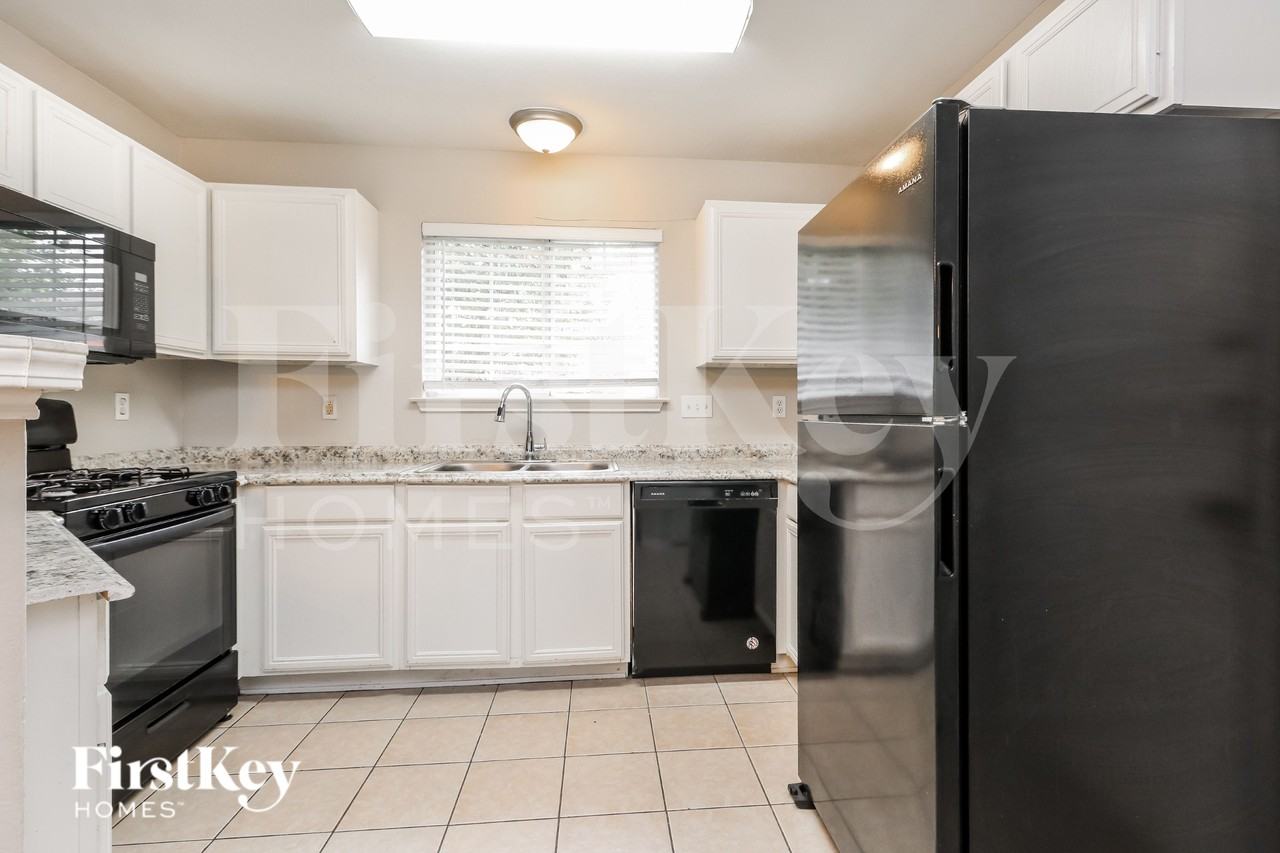 15613 Martineau St - Photo 7 of 16