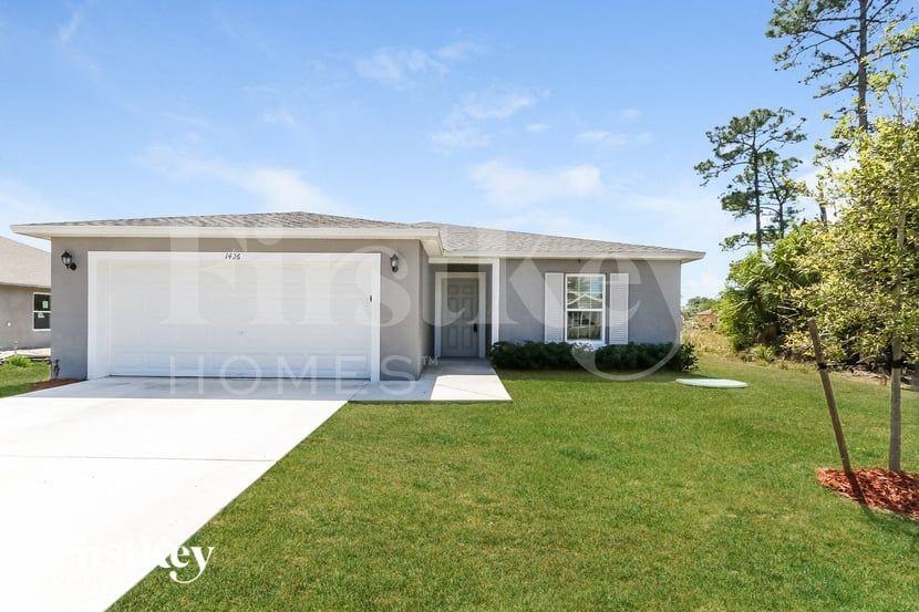 1426 Sw Oriole Ln - Photo 2 of 15