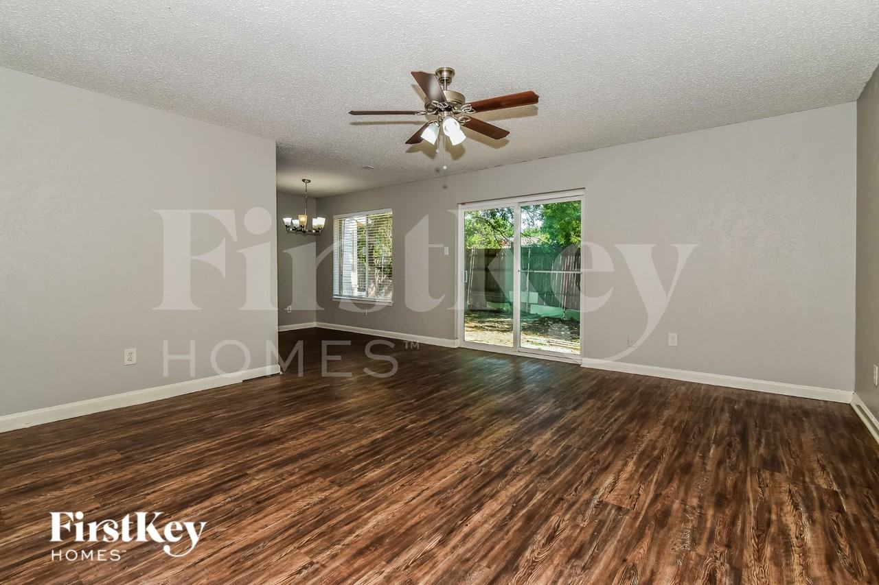 1418 Eagle Pass Dr - Photo 5 of 16