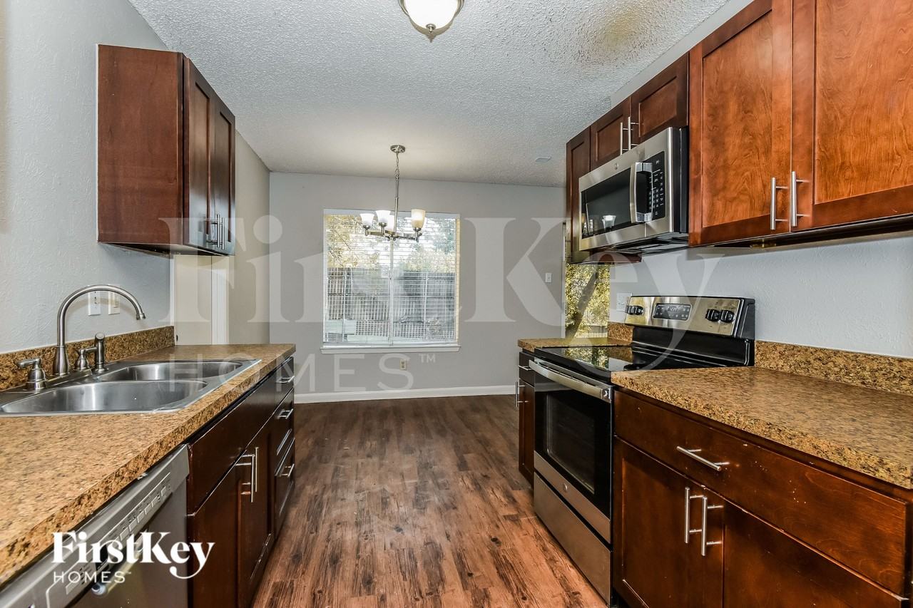 1418 Eagle Pass Dr - Photo 6 of 16
