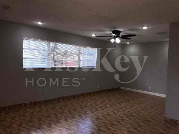 1211 N 74th Way - Photo 3 of 28