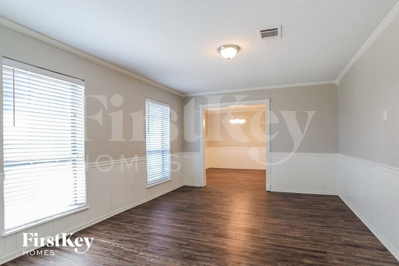 11914 Gardenglen Dr - Photo 5 of 15