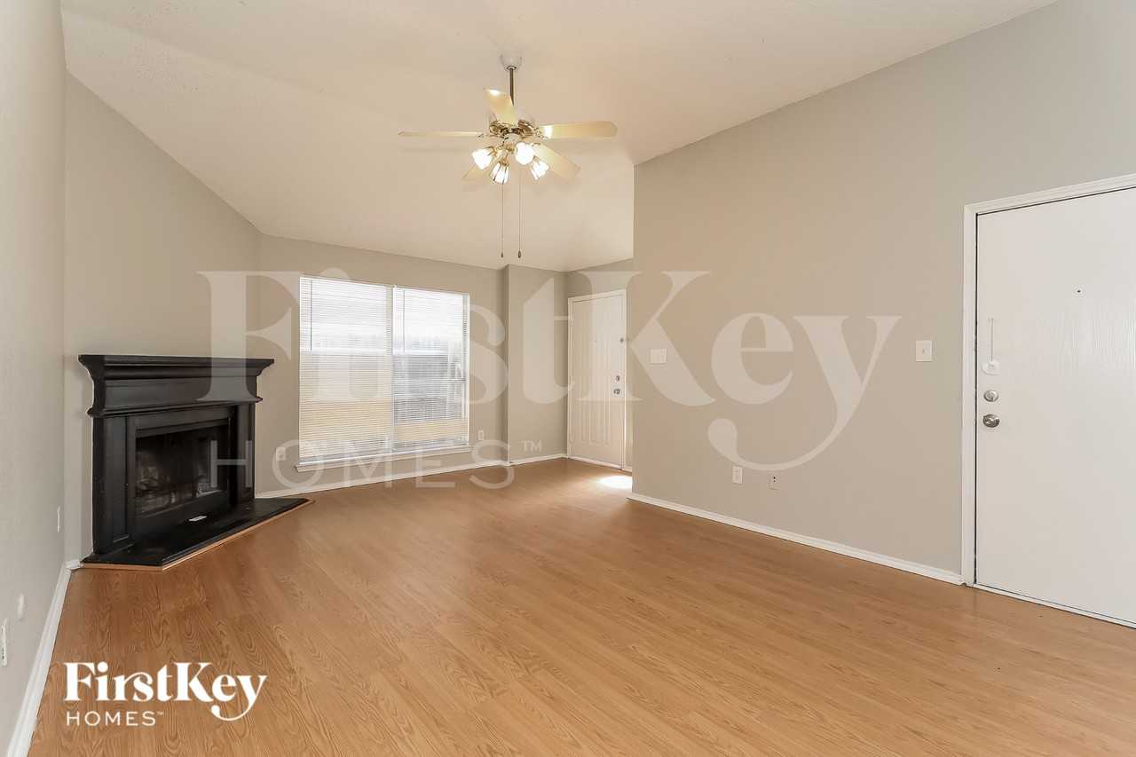 10640 Towerwood Dr - Photo 2 of 19