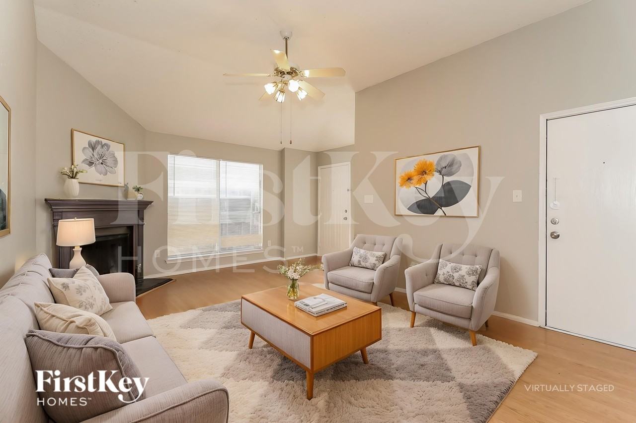 10640 Towerwood Dr - Photo 3 of 19