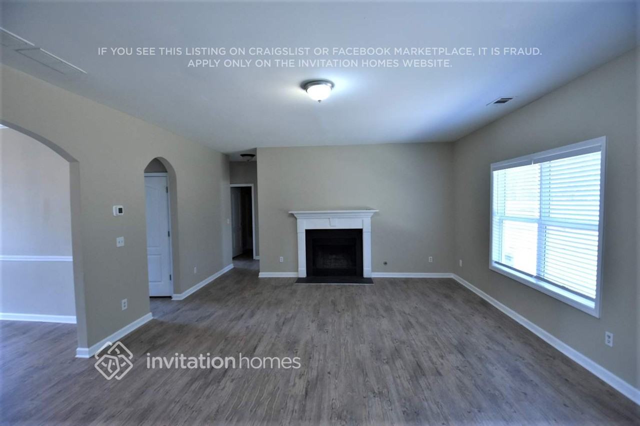 100 Barberry Ln - Photo 3 of 11