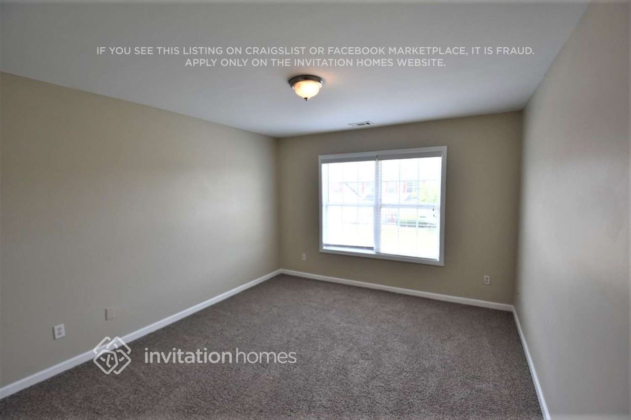 100 Barberry Ln - Photo 6 of 11
