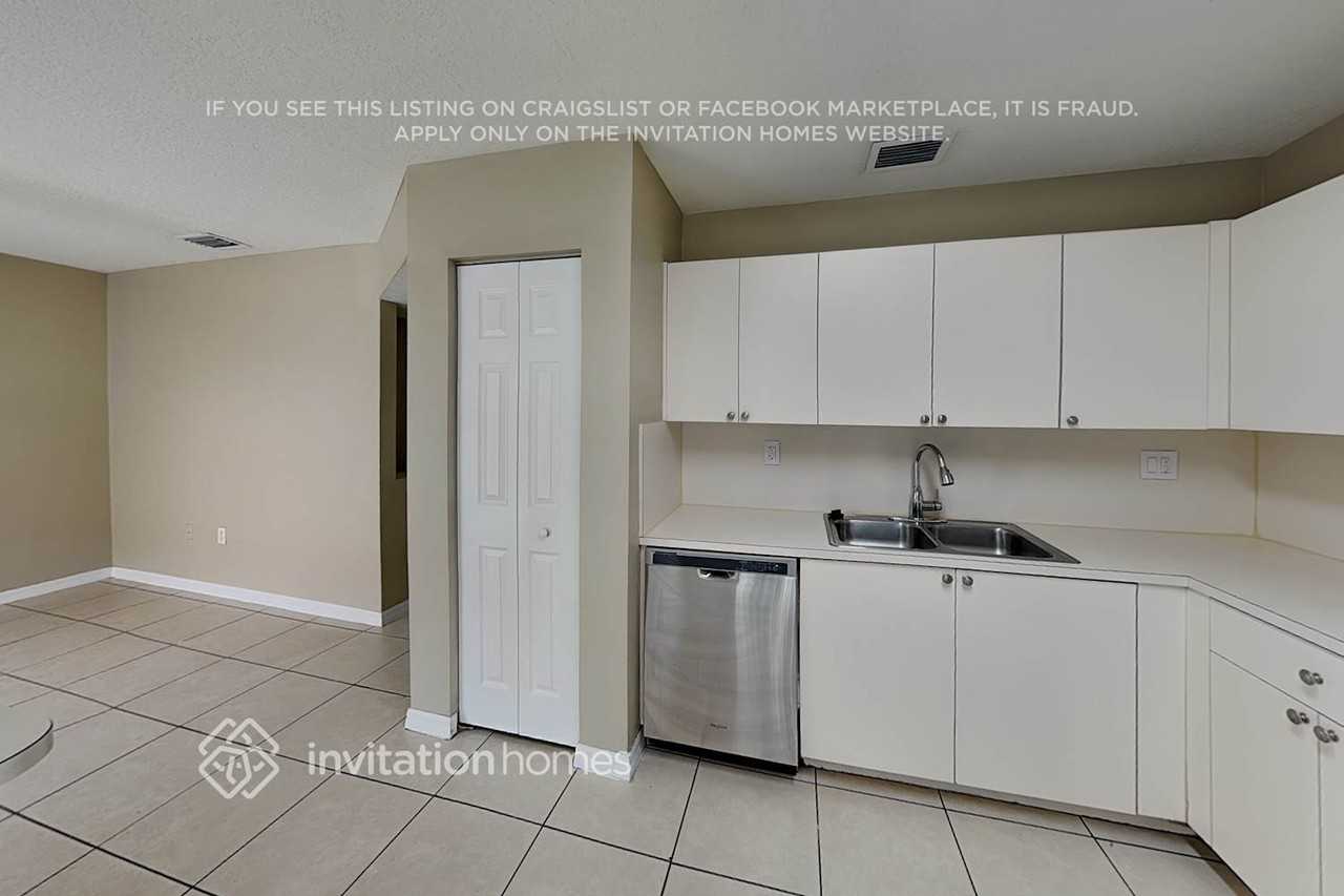 5927 Sw 163rd Ave - Photo 5 of 21