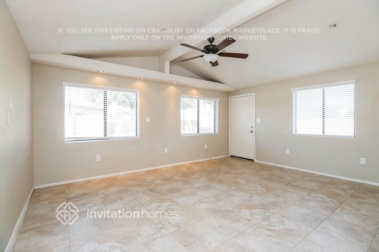 548 N 98th St - Photo 3 of 17