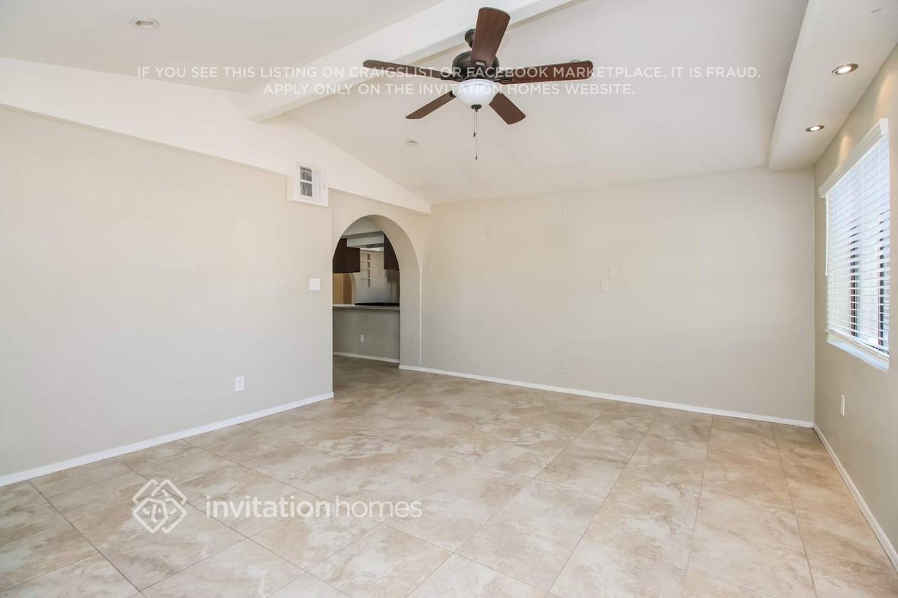 548 N 98th St - Photo 4 of 17