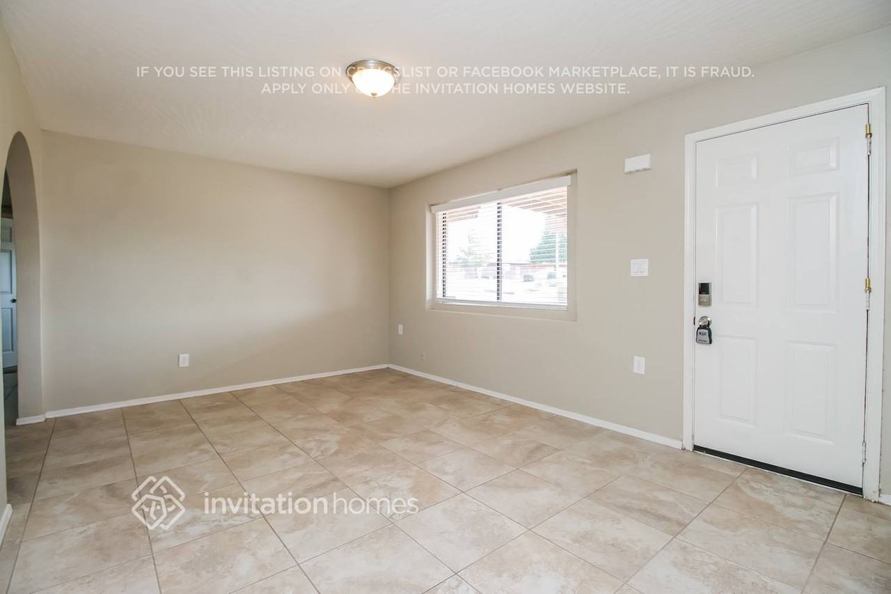 548 N 98th St - Photo 5 of 17