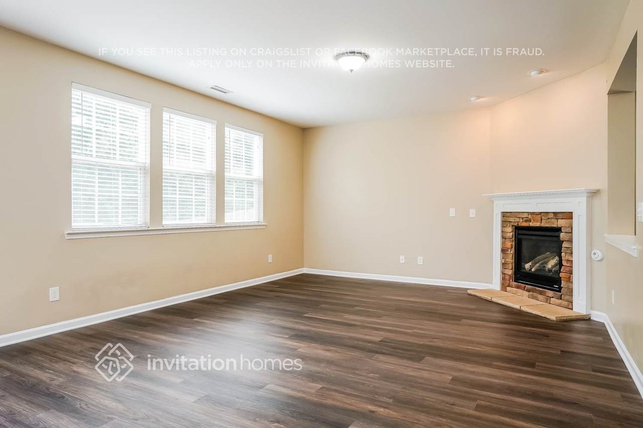 621 Ashburn Ln - Photo 4 of 18