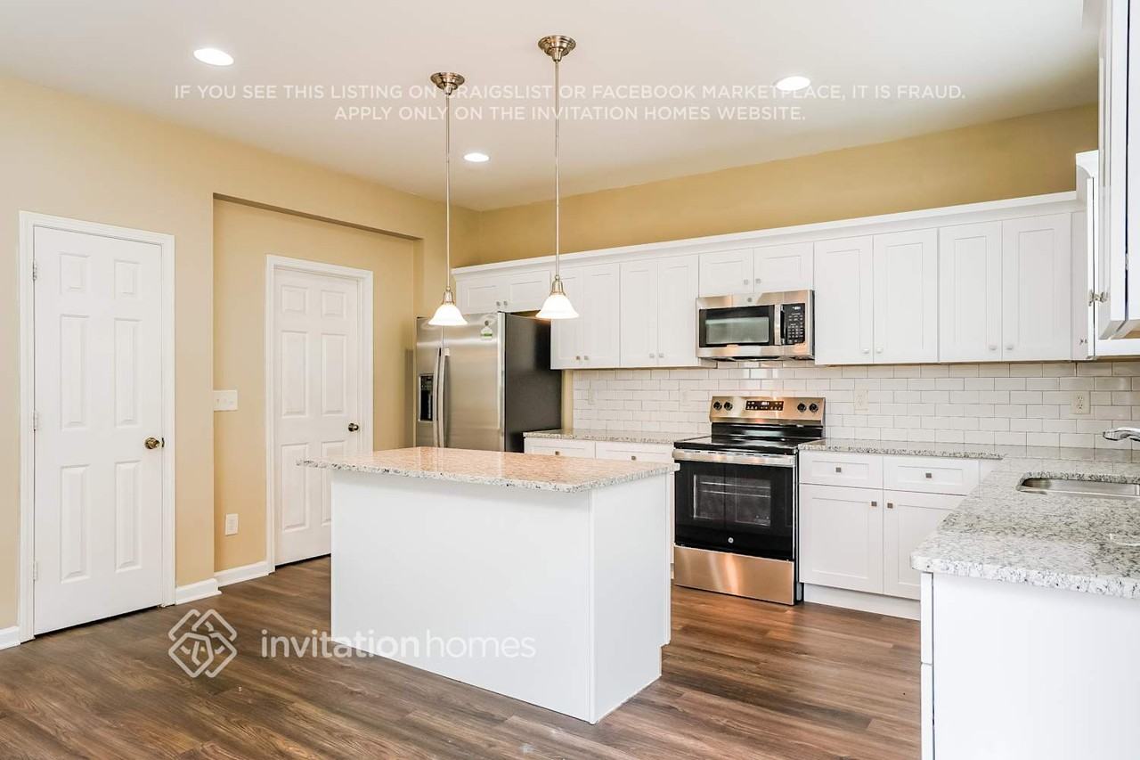 621 Ashburn Ln - Photo 7 of 18