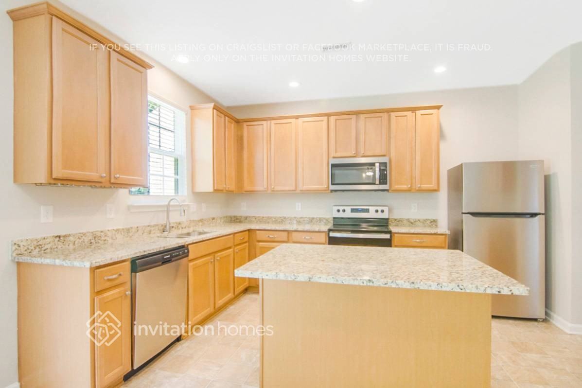 12312 Tetons Ct - Photo 5 of 29