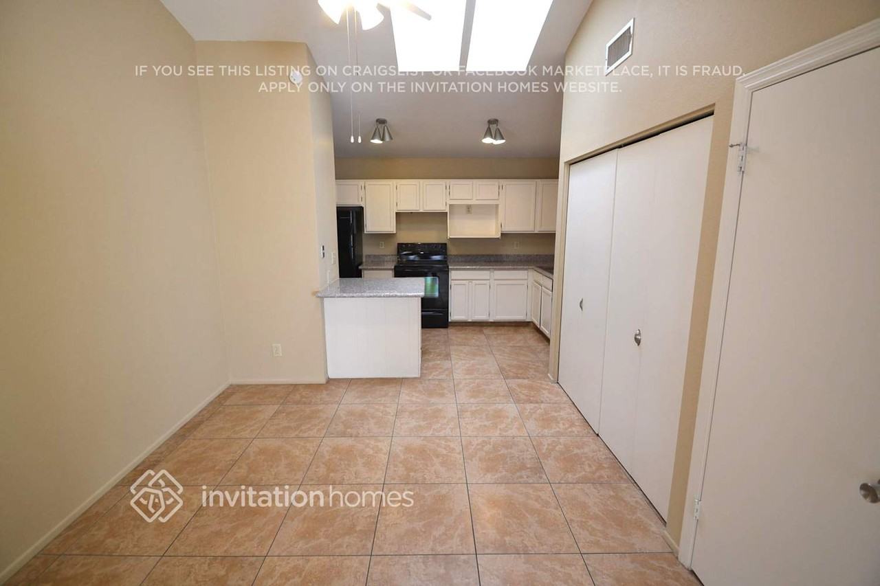 6432 W Christy Dr - Photo 4 of 12