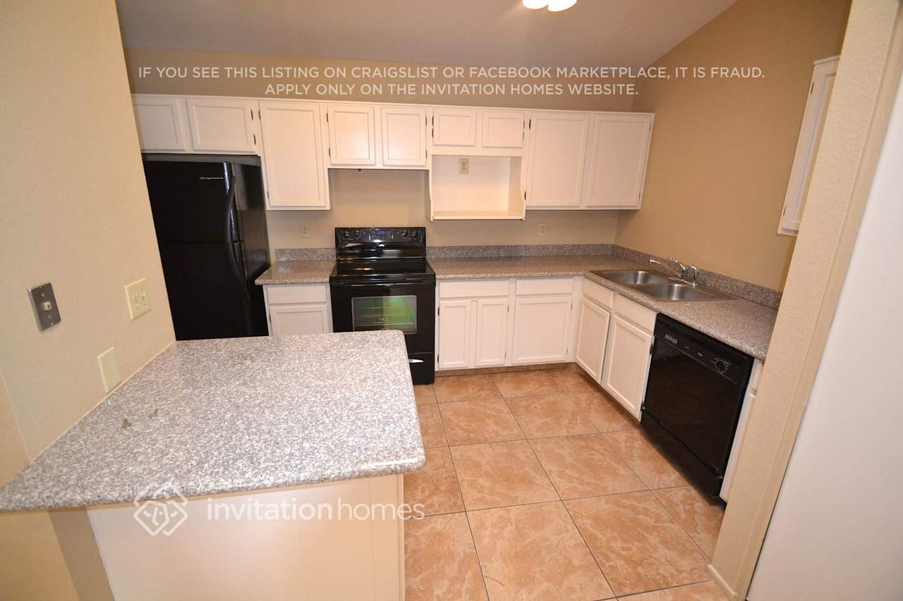 6432 W Christy Dr - Photo 5 of 12