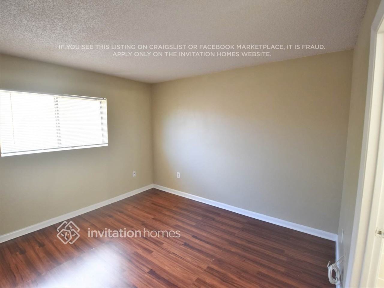 9489 Palm Cir N #9489 - Photo 4 of 12