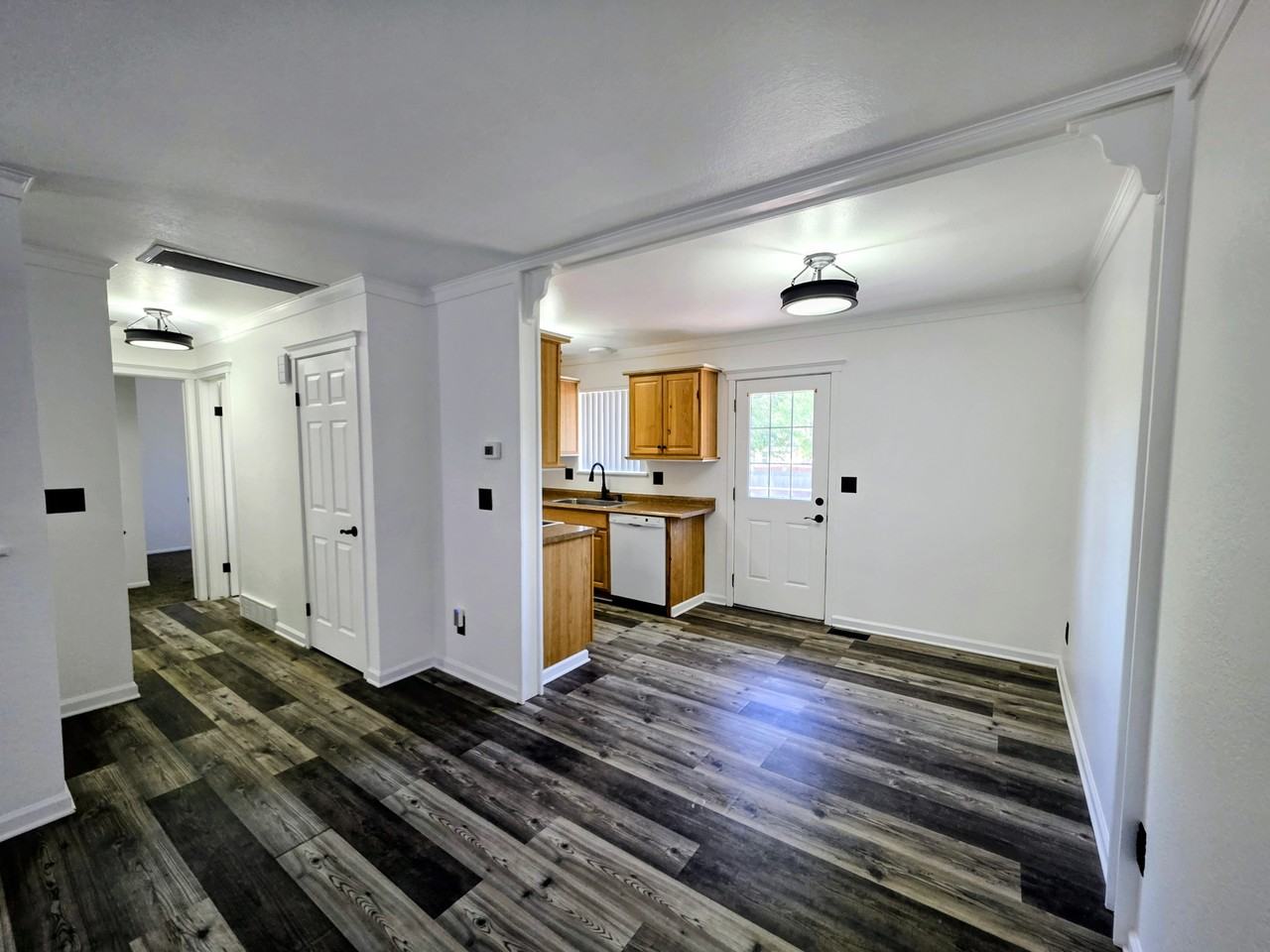 334 Wooster Ave #1 - Photo 6 of 36