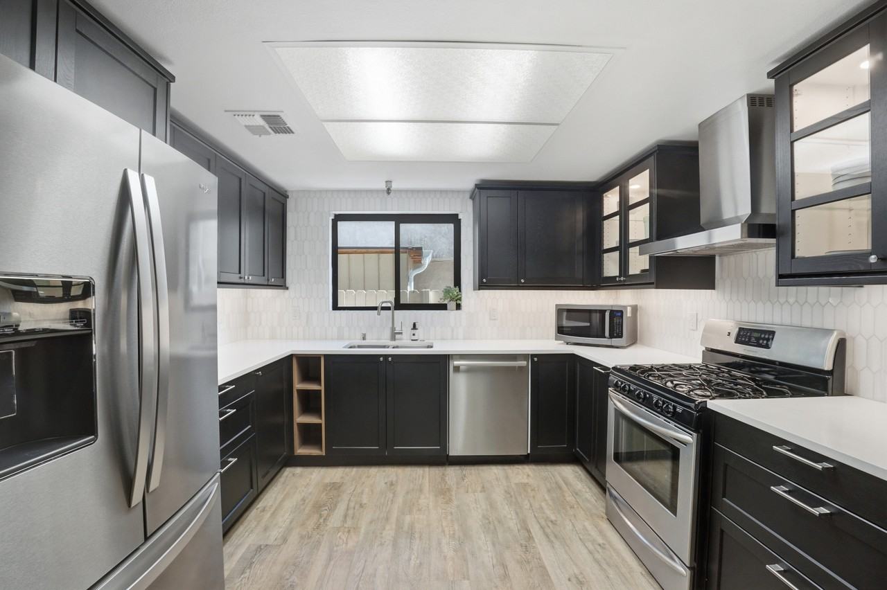9960 Owensmouth Ave #1 - Photo 2 of 35