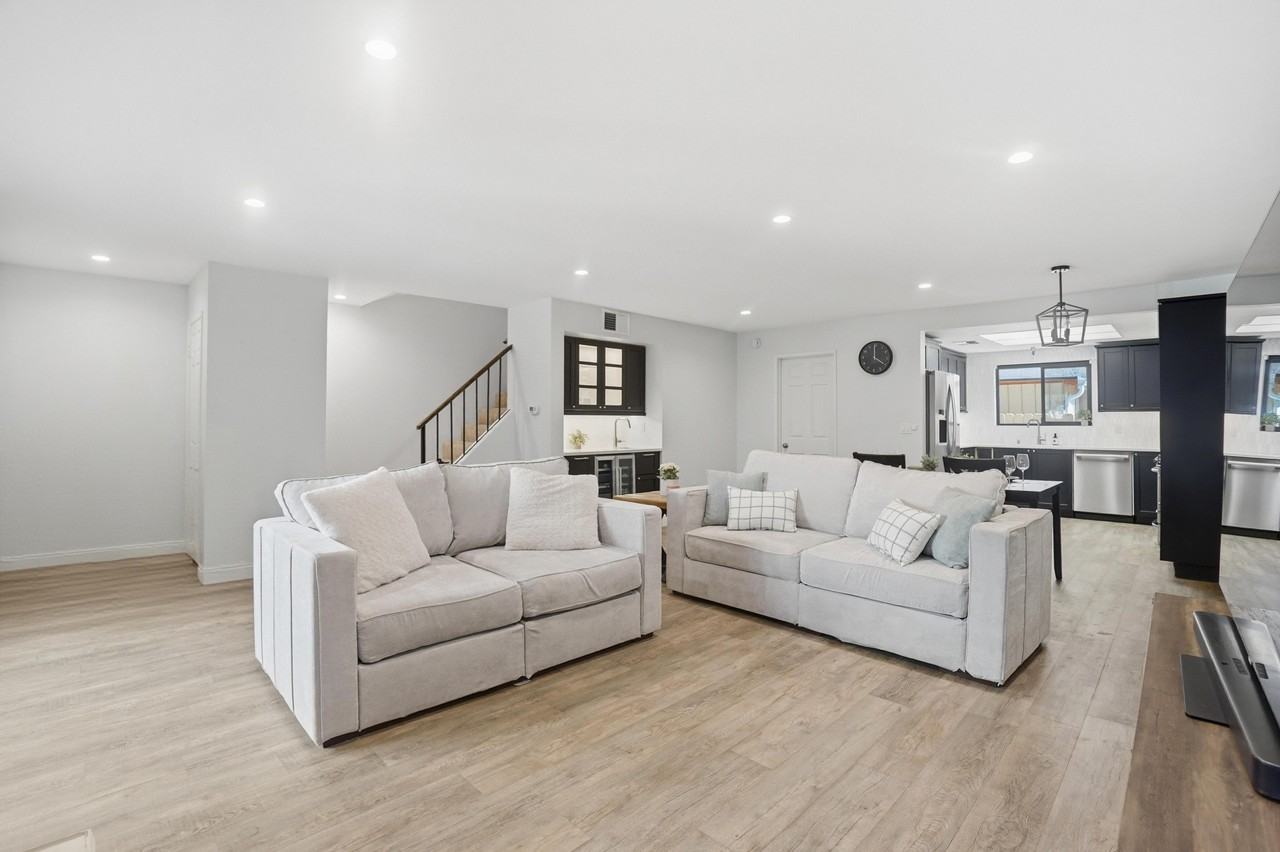 9960 Owensmouth Ave #1 - Photo 4 of 35