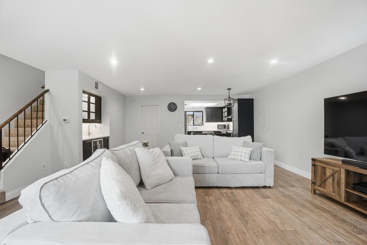 9960 Owensmouth Ave #1 - Photo 6 of 35