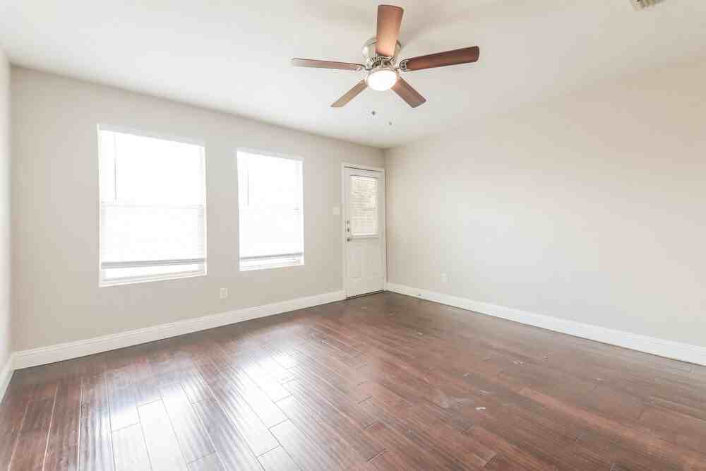 1428 Waterford Dr - Photo 4 of 16
