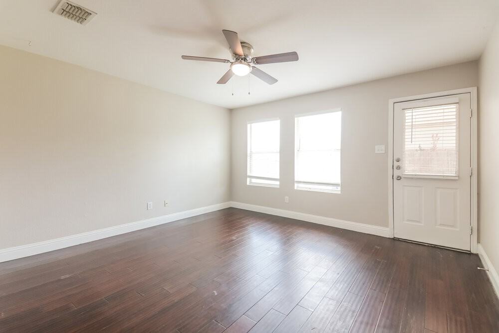 1428 Waterford Dr - Photo 5 of 16