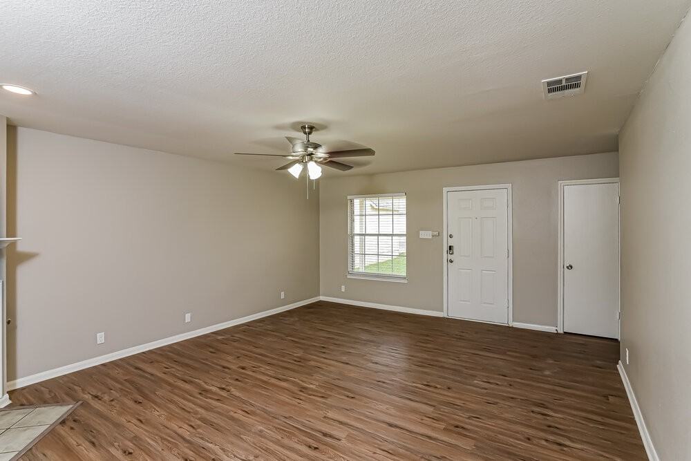 12206 Ashley Ct - Photo 3 of 16