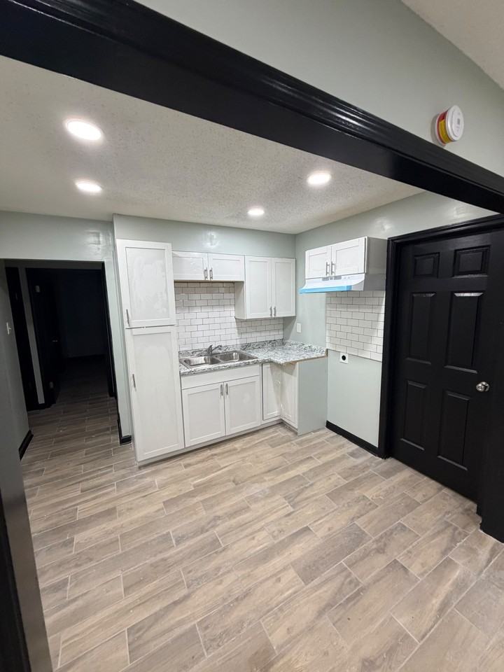 938 Haynes St #1 - Photo 4 of 14