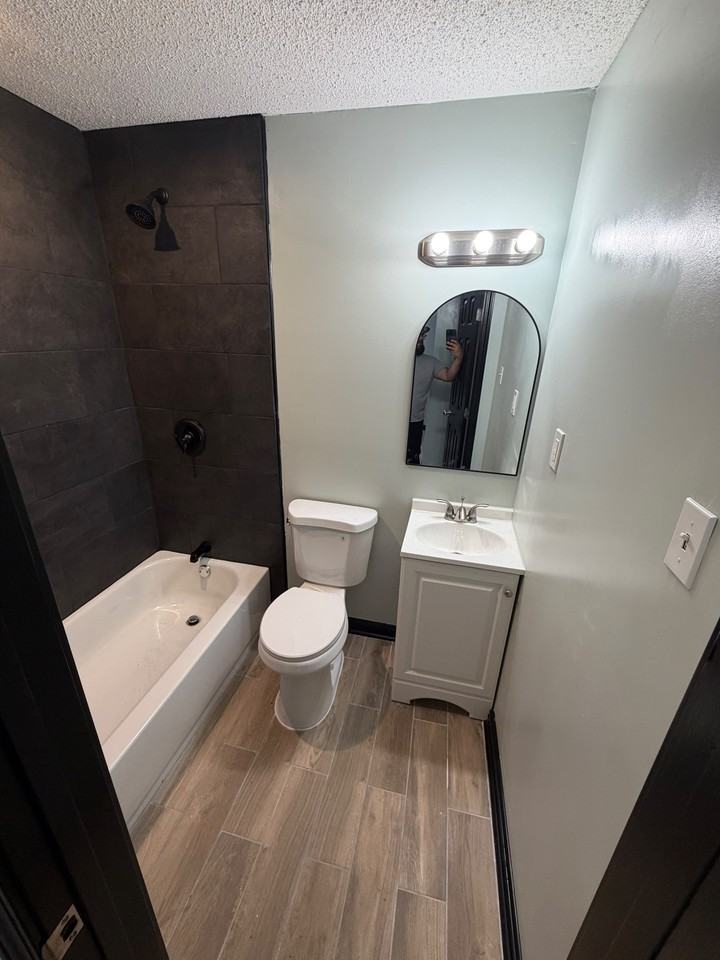 938 Haynes St #1 - Photo 5 of 14