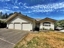 featured image of 634 Ne Dawn Rd #1