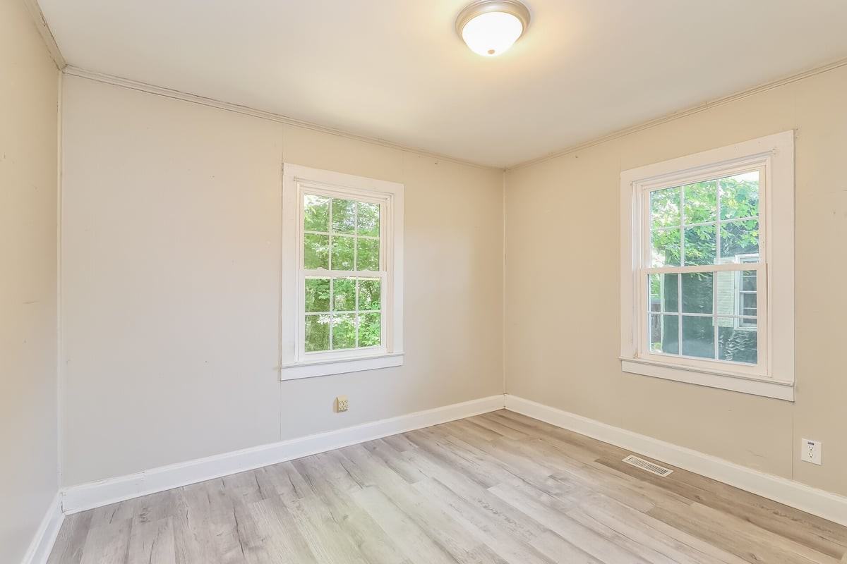 505 Henry Pl - Photo 4 of 16