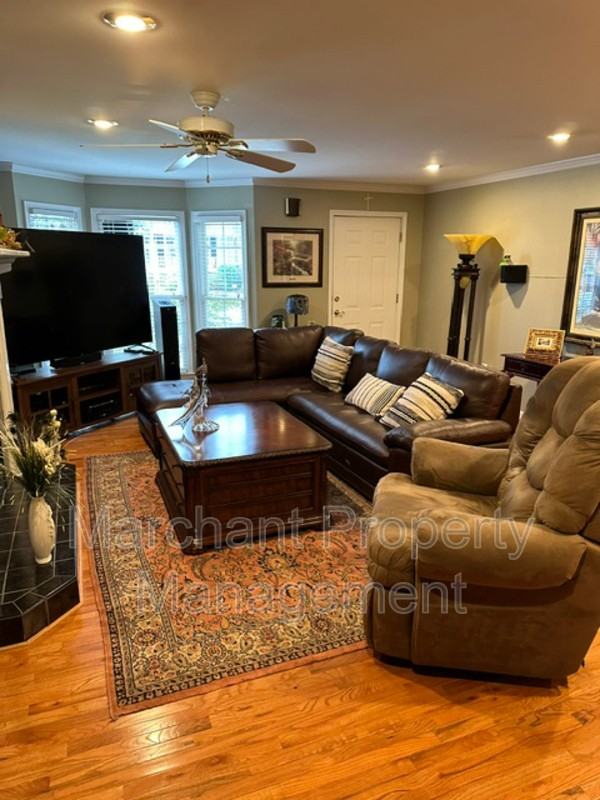 8 Capstone Ct - Photo 4 of 7