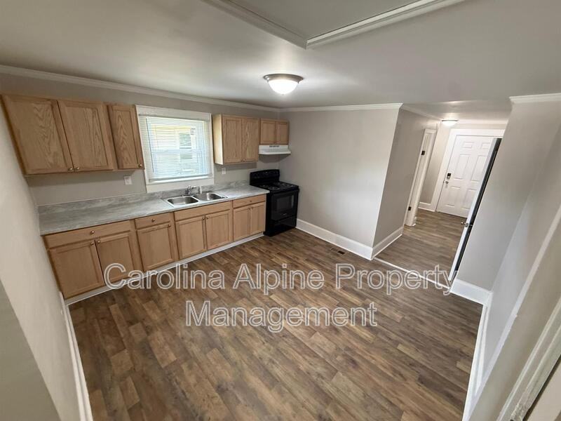 421 Carolina Ave - Photo 4 of 20
