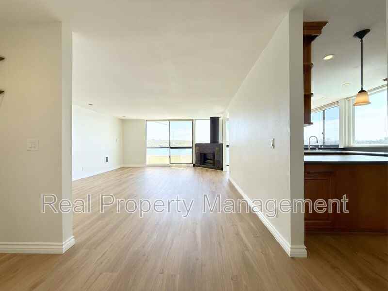 4513 Cove Dr #12 - Photo 5 of 32