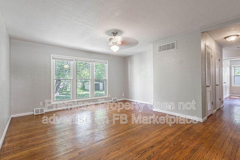 1112 E Elm St - Photo 2 of 12